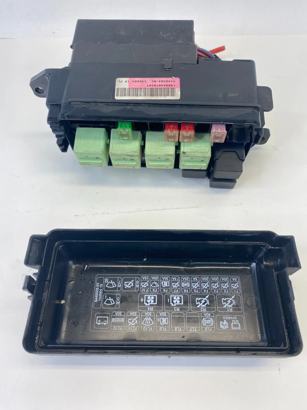 2004-2008 MINI COOPER 1.6L L4 M/T ENGINE BAY FUSE RELAY BOX 3449504-01 OEM