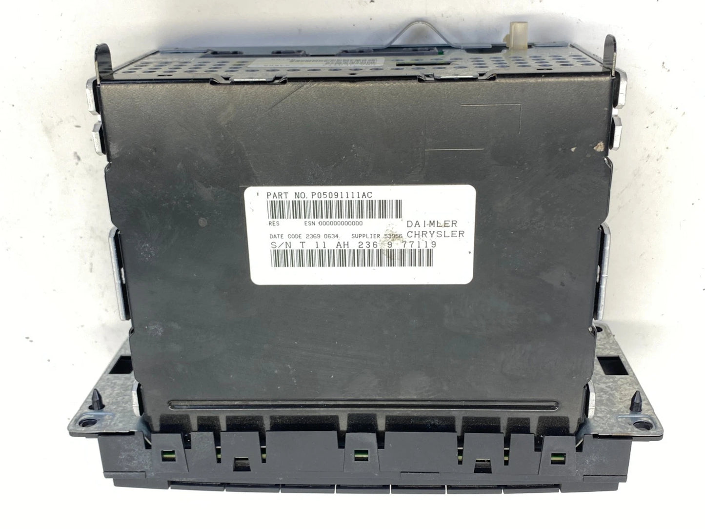2010 CHRYSLER 300 DODGE RAM AM FM CD PLAYER AUX RADIO RECEIVER P05091111AC OEM