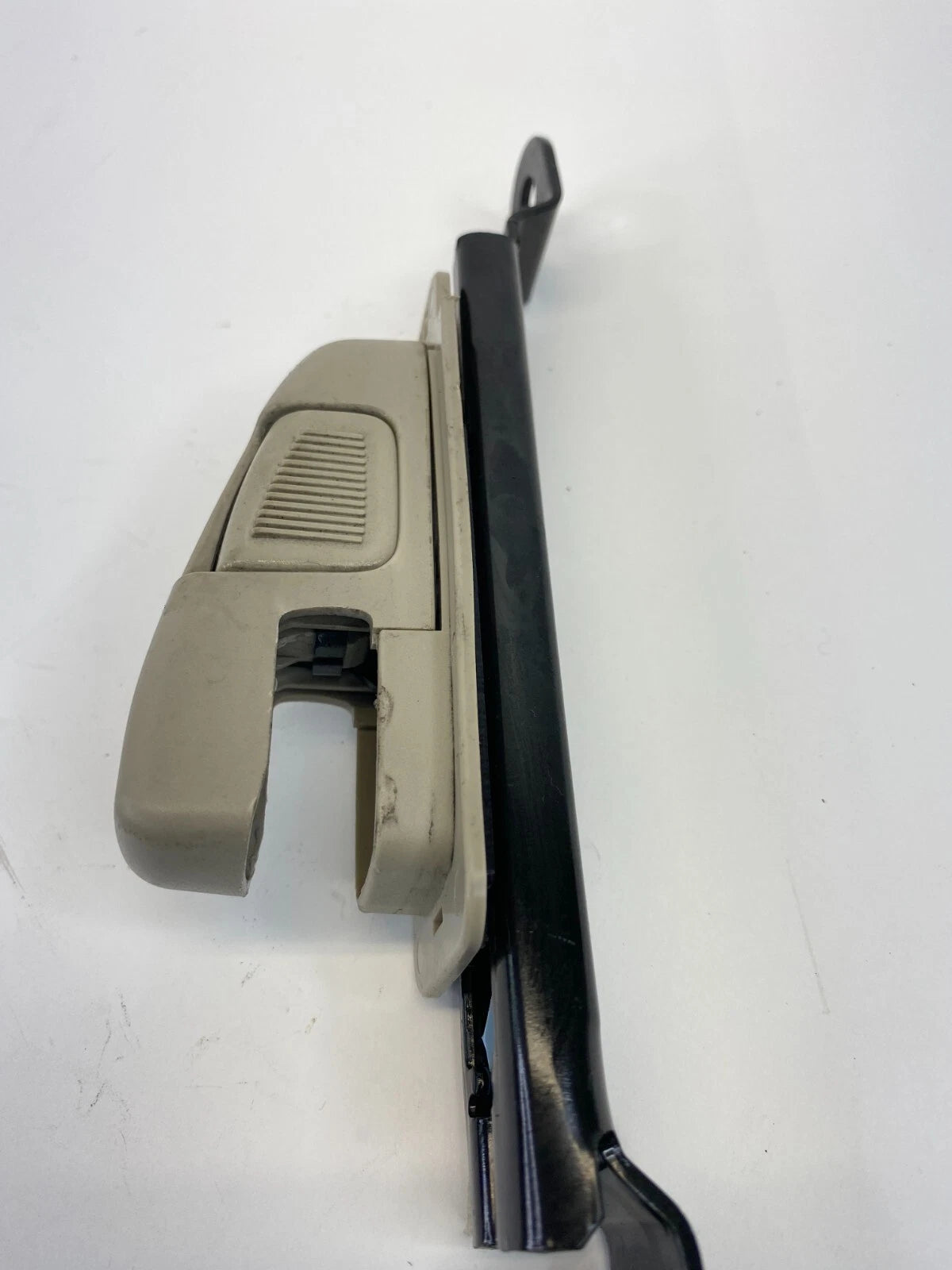 2006 2007 06 07 SATURN VUE FRONT LEFT DRIVER SIDE SEAT BELT HEIGHT ADJUSTER OEM