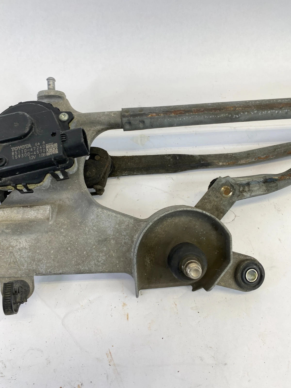 2010-2015 TOYOTA PRIUS FRONT WINDSHIELD WIPER MOTOR AND LINKAGE OEM 85110-47240