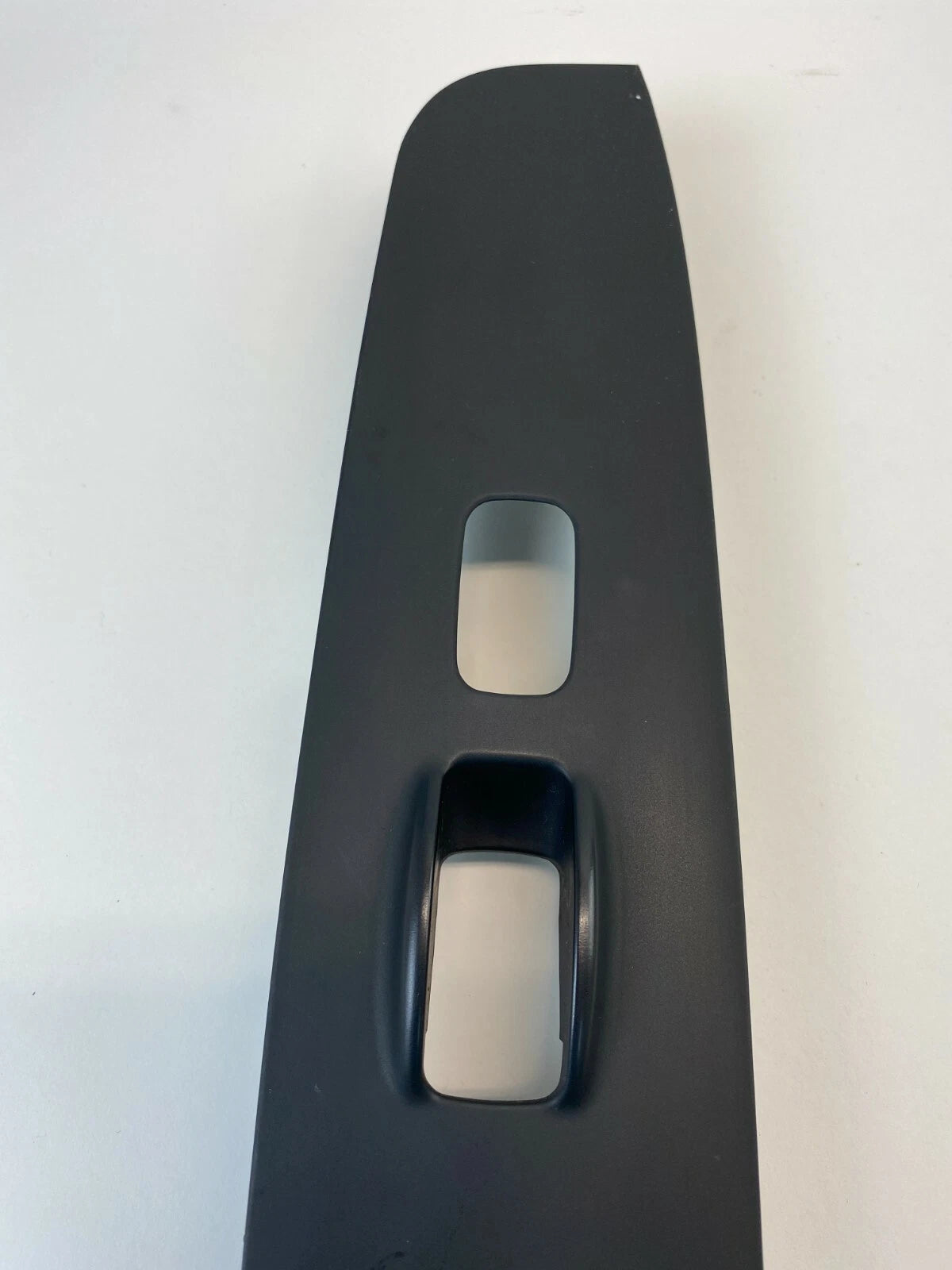 2004 2005 2006 KIA AMANTI SEDAN FRONT RIGHT SIDE WINDOW SWITCH BEZEL TRIM COVER
