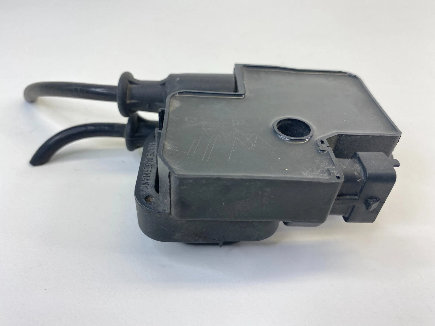 98 99 00 01 02 03 04 05 MERCEDES-BENZ E320 3.2L ENGINE IGNITION COIL A0001587803
