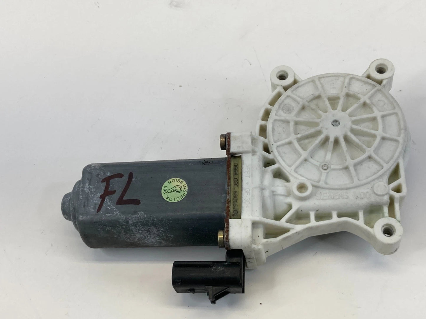 2005-2008 DODGE MAGNUM FRONT LEFT SIDE DOOR WINDOW MOTOR ASSEMBLY 0536009901