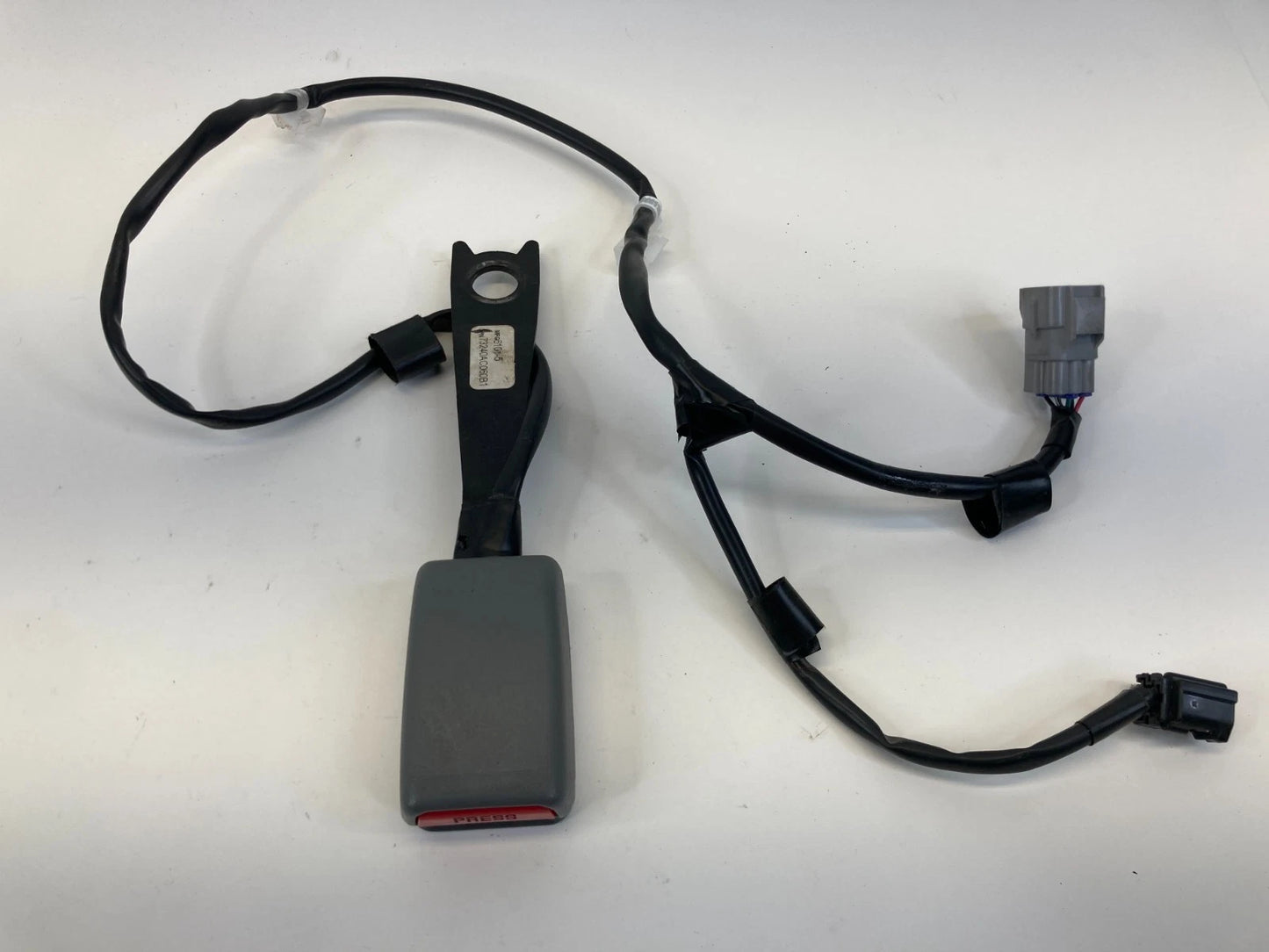 05-10 TOYOTA AVALON FRONT LEFT DRIVER SIDE SEAT BELT BUCKLE 73240-AC070-B1 OEM