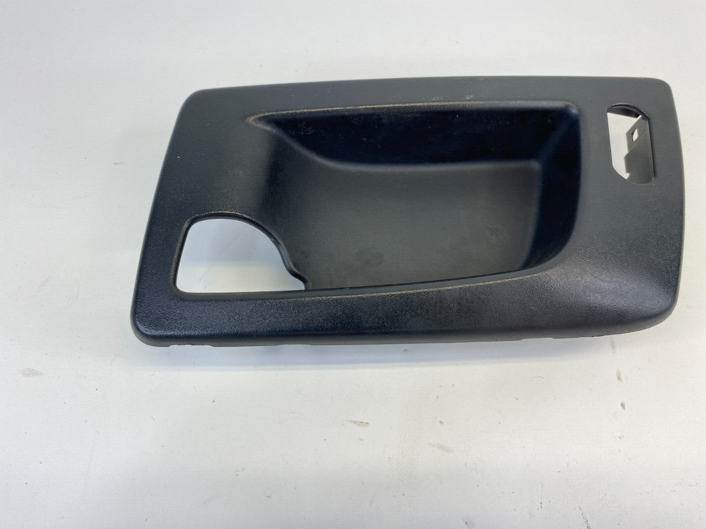 04-06 Cadillac SRX Front Left Driver Door Inner Handle Bezel Trim 25752963 OEM