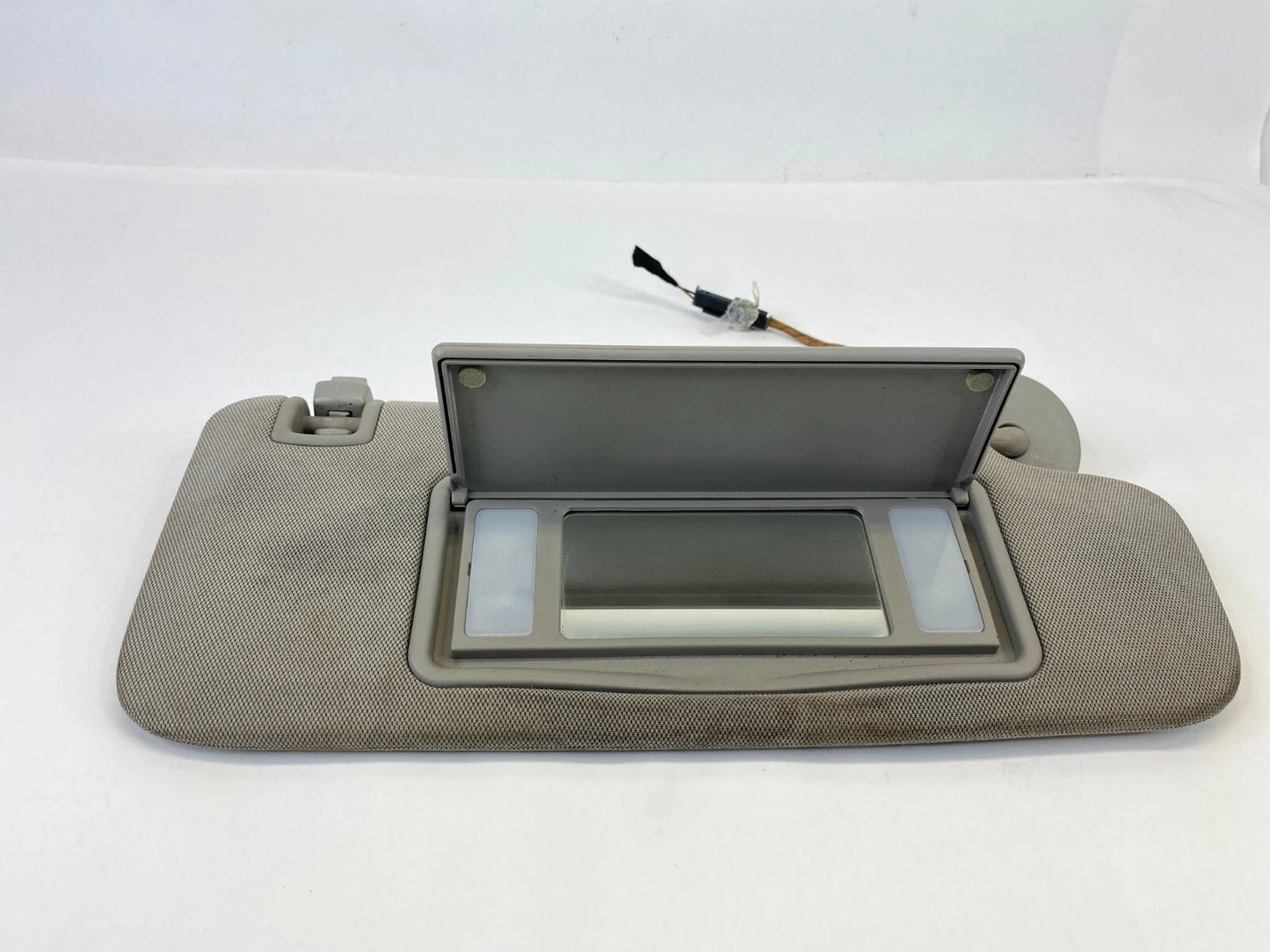 13-15 CHEVROLET MALIBU FRONT RIGHT PASSENGER SIDE SUNVISOR SUN VISOR SHADE OEM