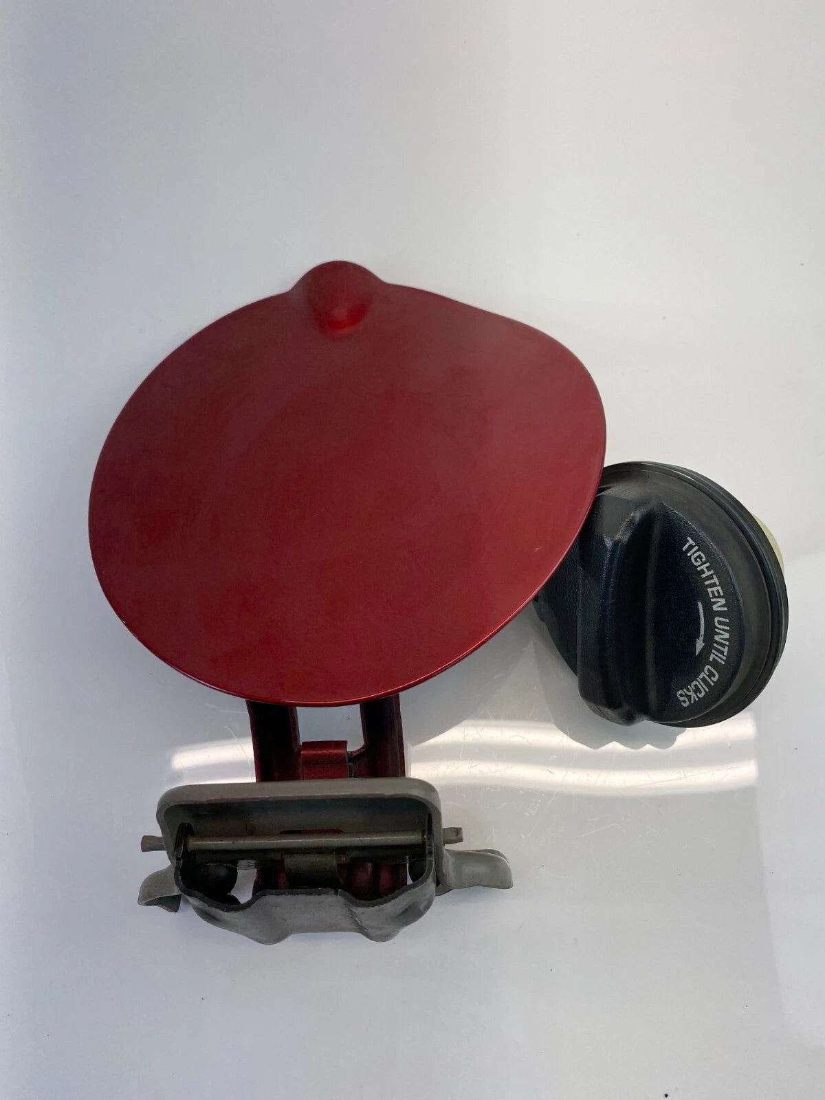 2008-2012 FORD ESCAPE 2008-2011 MARINER FUEL FILLER DOOR GAS TANK LID RED OEM