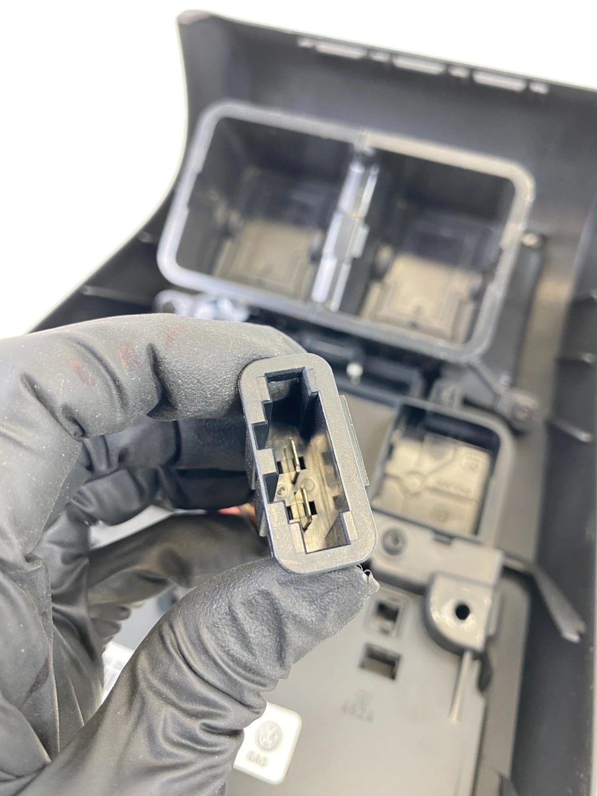 2011-2017 VOLKSWAGEN CC REAR CENTER PANEL W/ AIR VENT & POWER OUTLET 3C0864298