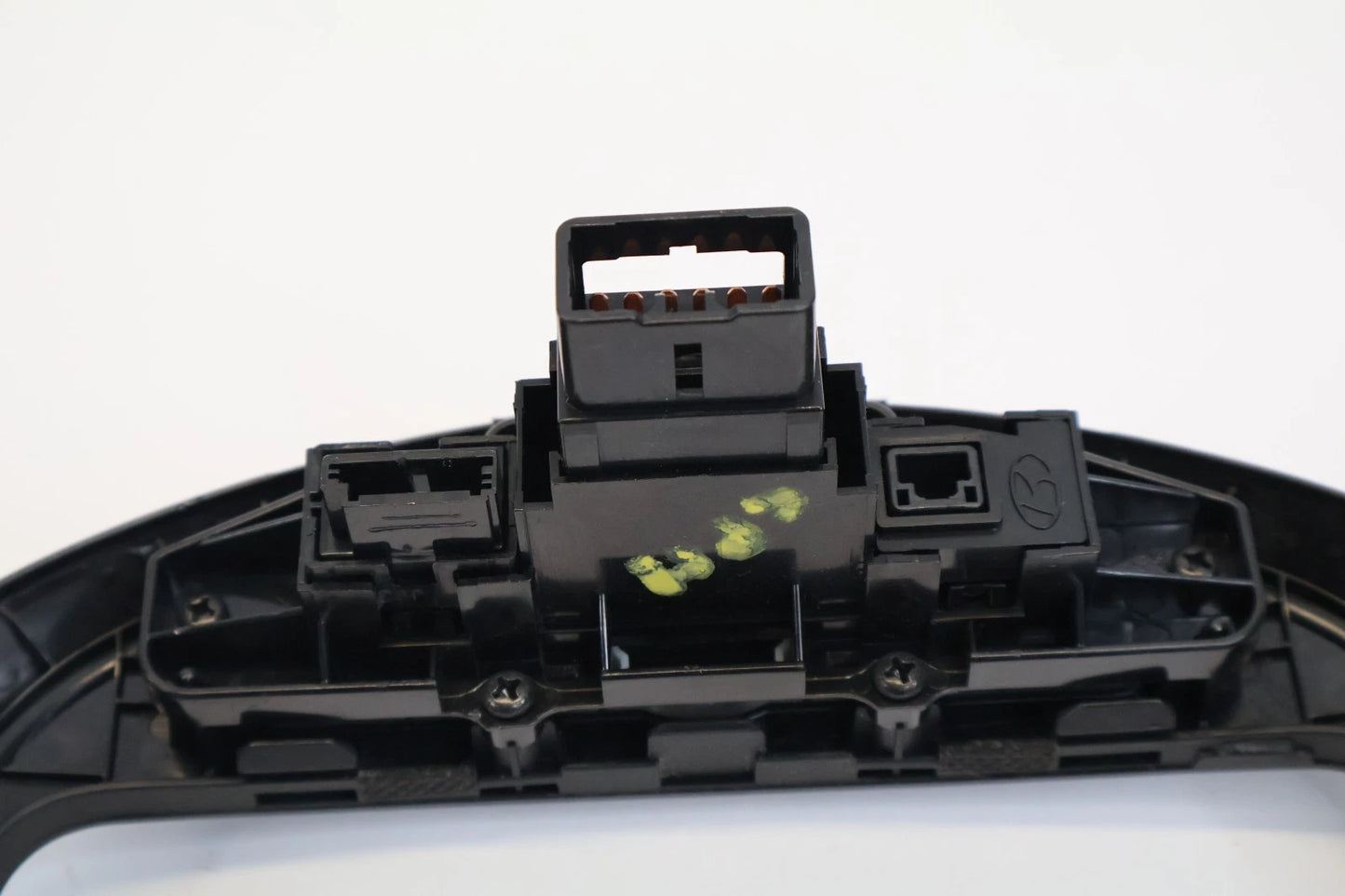2012-2017 HYUNDAI ACCENT DASH RADIO BEZEL TRIM W/ AIR VENTS & HAZARD SWITCH OEM