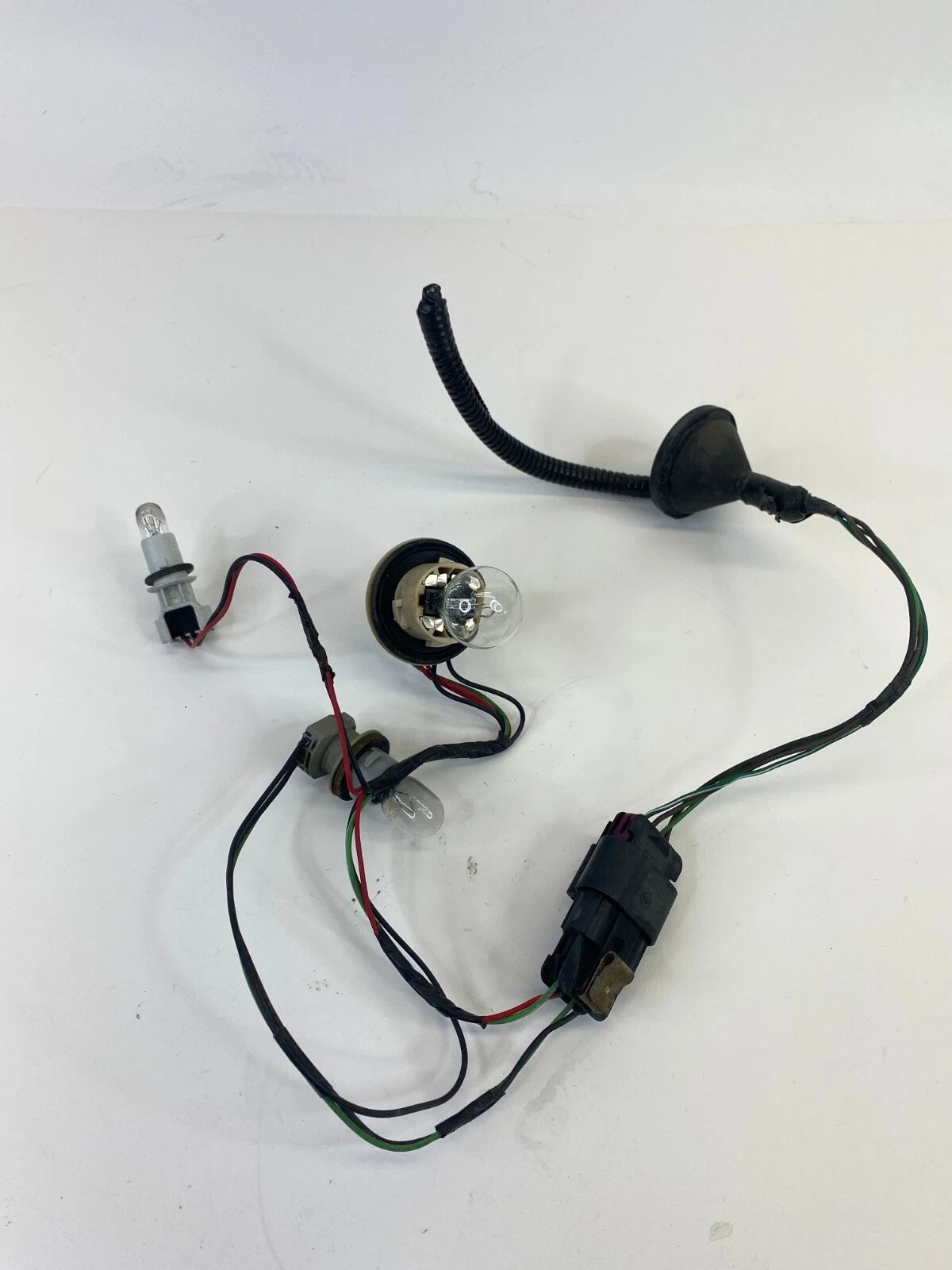 10-15 CHEVROLET EQUINOX REAR TAIL LIGHT WIRING HARNESS BINDING PLUG SOCKET OEM
