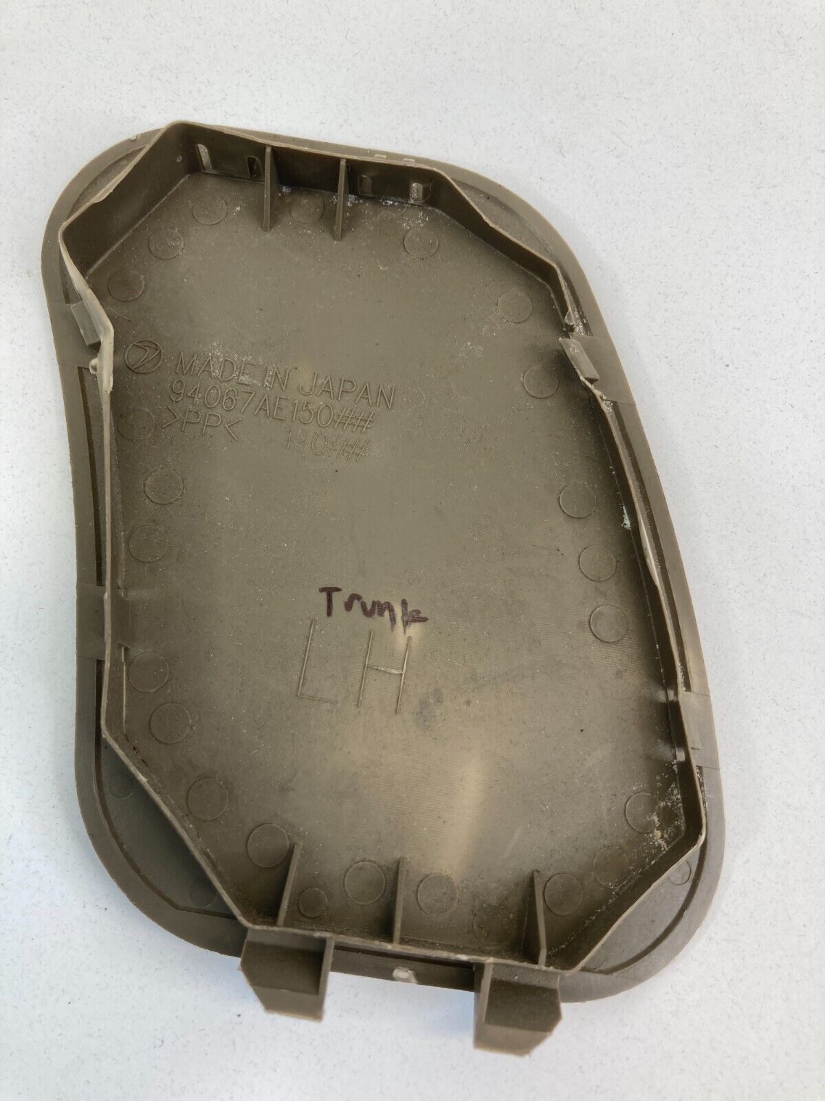 2000-2004 Subaru Outback Rear Left Access Tailgate Lamp Cap Cover 994067AE150