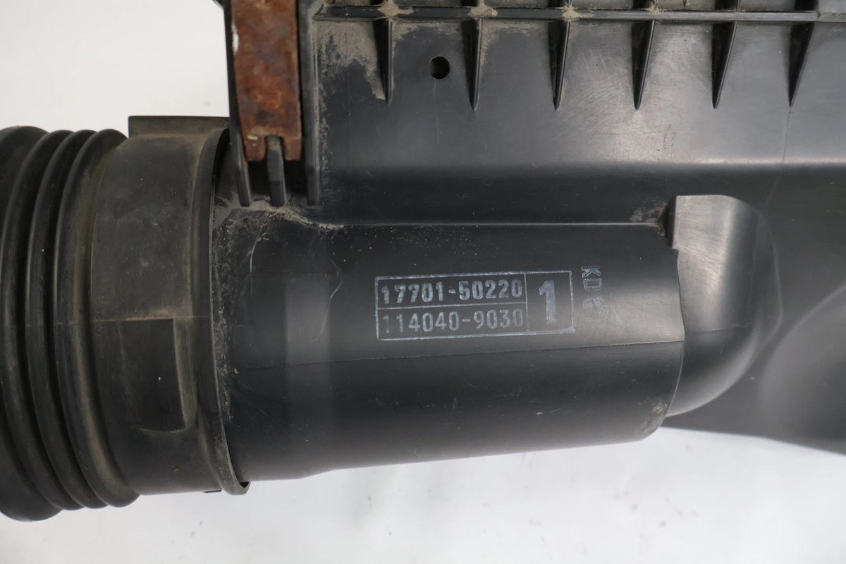 2003-2005 4RUNNER AIR FILTER BOX HOUSING UPPER AND LOWER OEM 17705-50160