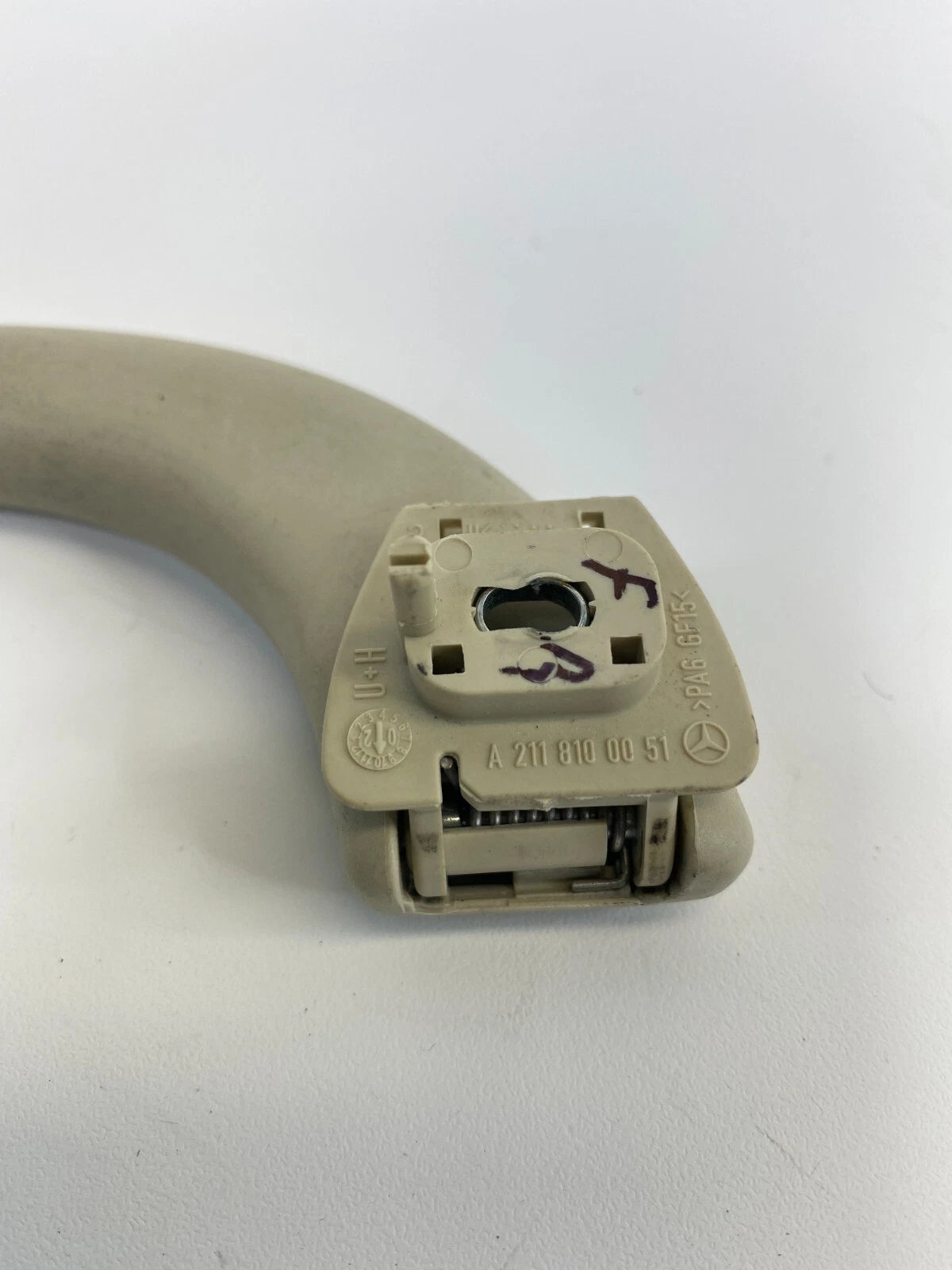 2003-2006 MERCEDES BENZ E500 FRONT RIGHT ROOF GRAB GRIB HANDLE A211-810-00-51
