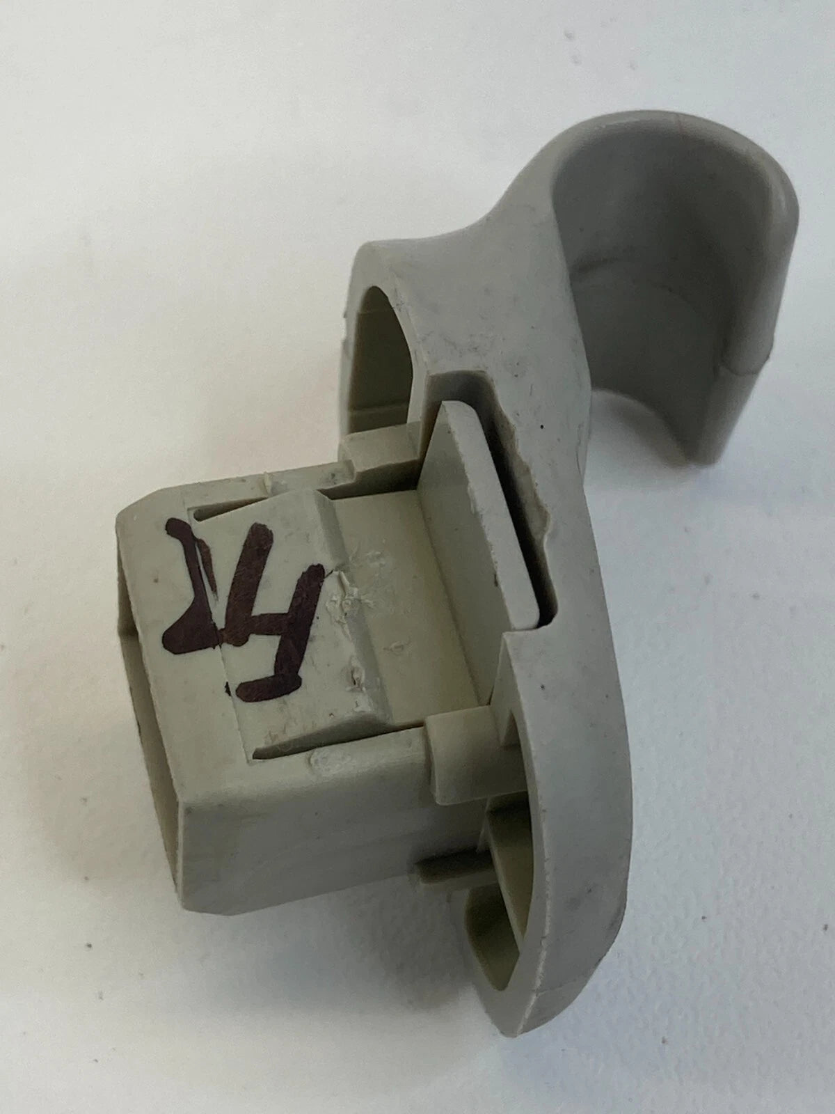 2010-2012 MAZDA CX-7 FRONT RIGHT SUN VISOR HOLDER RETAINER SUNVISOR CLIP OEM
