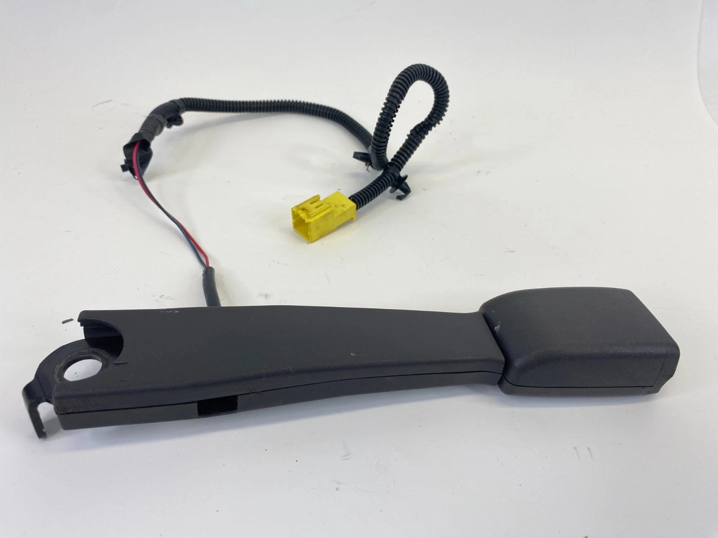2009 2010 HYUNDAI SONATA FRONT RIGHT SIDE SEAT BELT BUCKLE 884A50Z08086 OEM