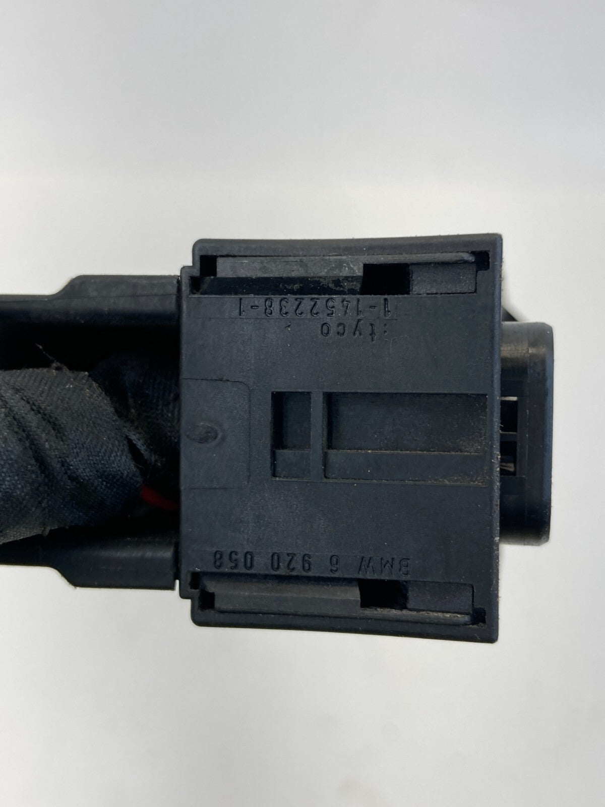 2006 2007 BMW 530xi 3.0L L6 AT ABS Anti Lock Brake Pump Connector Plug Relay OEM