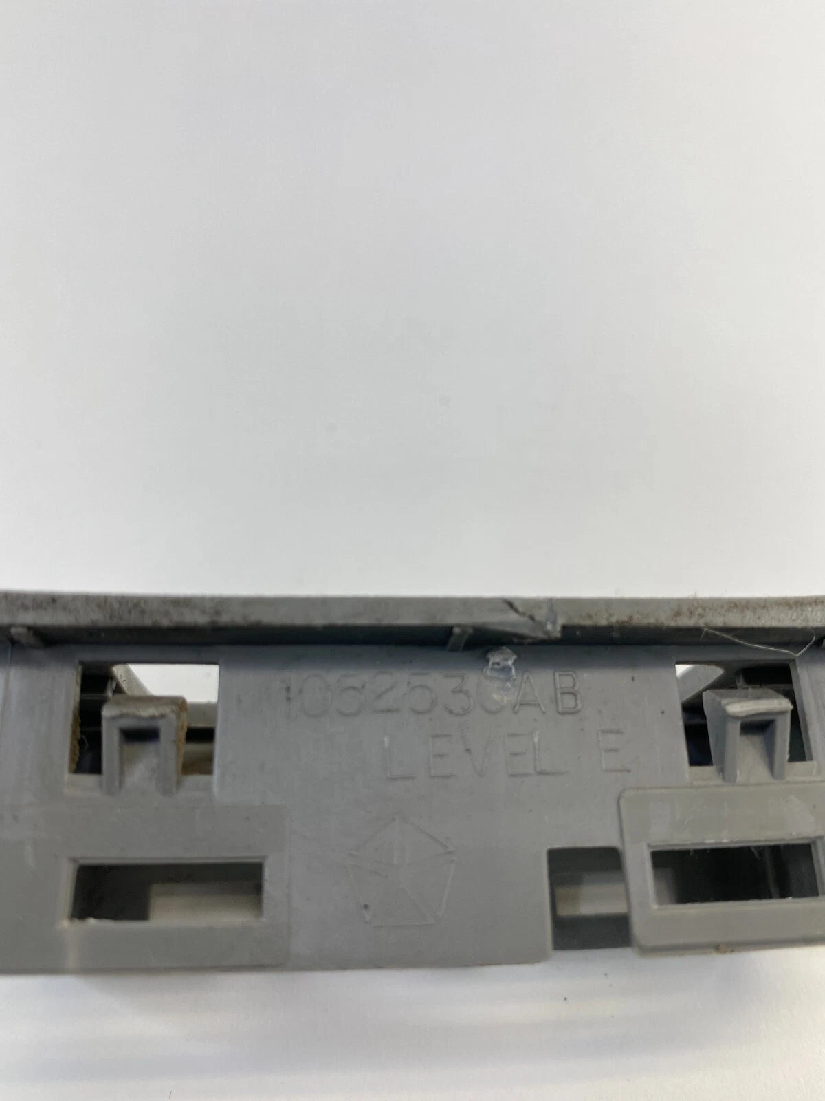 2005-2010 CHRYSLER 300 REAR LEFT BACK DOOR WINDOW SWITCH BEZEL COVER TRIM OEM