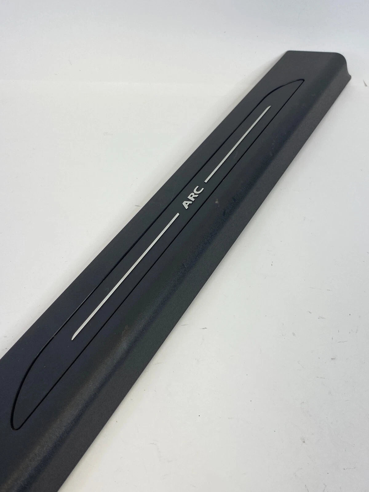 2004-2008 SAAB 9-3 FRONT RIGHT SIDE DOOR SCUFF PLATE STEP TRIM PANEL 12803117