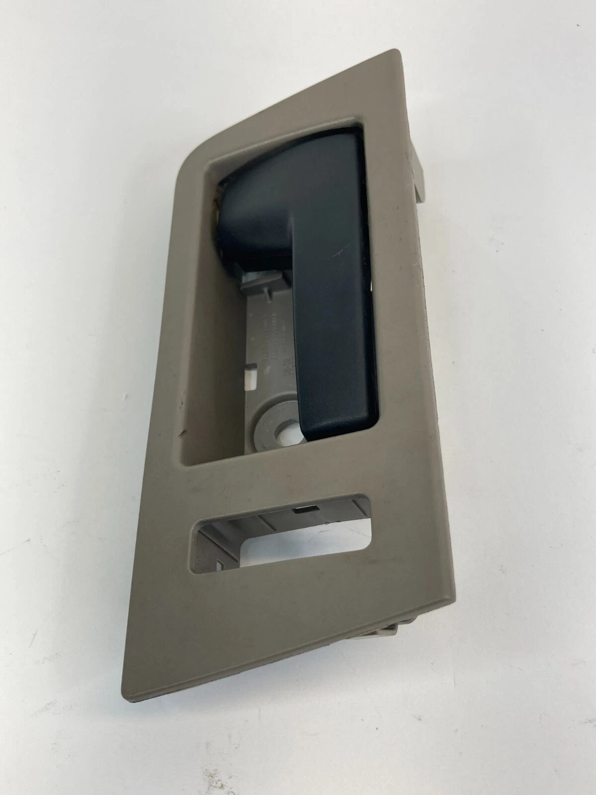 2008-2011 FORD FOCUS SEDAN FRONT RIGHT SIDE INNER DOOR HANDLE 8L84-7822600-B OEM