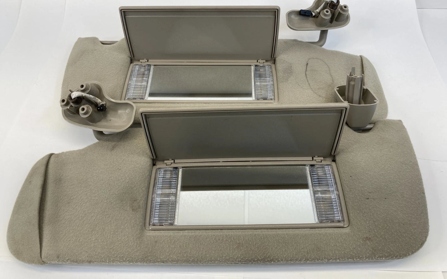 2003-2006 TAHOE YUKON ESCALADE LEFT & RIGHT SUNVISOR SUN VISOR SET CLOTH OEM