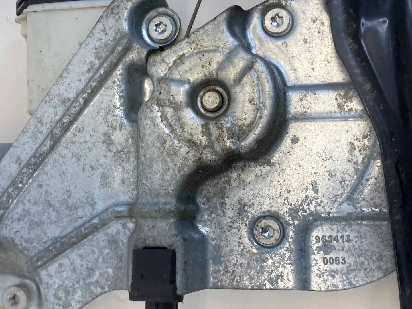 2010-2019 FORD TAURUS FRONT LEFT WINDOW REGULATOR W/ MOTOR BG13-5423201-AC OEM