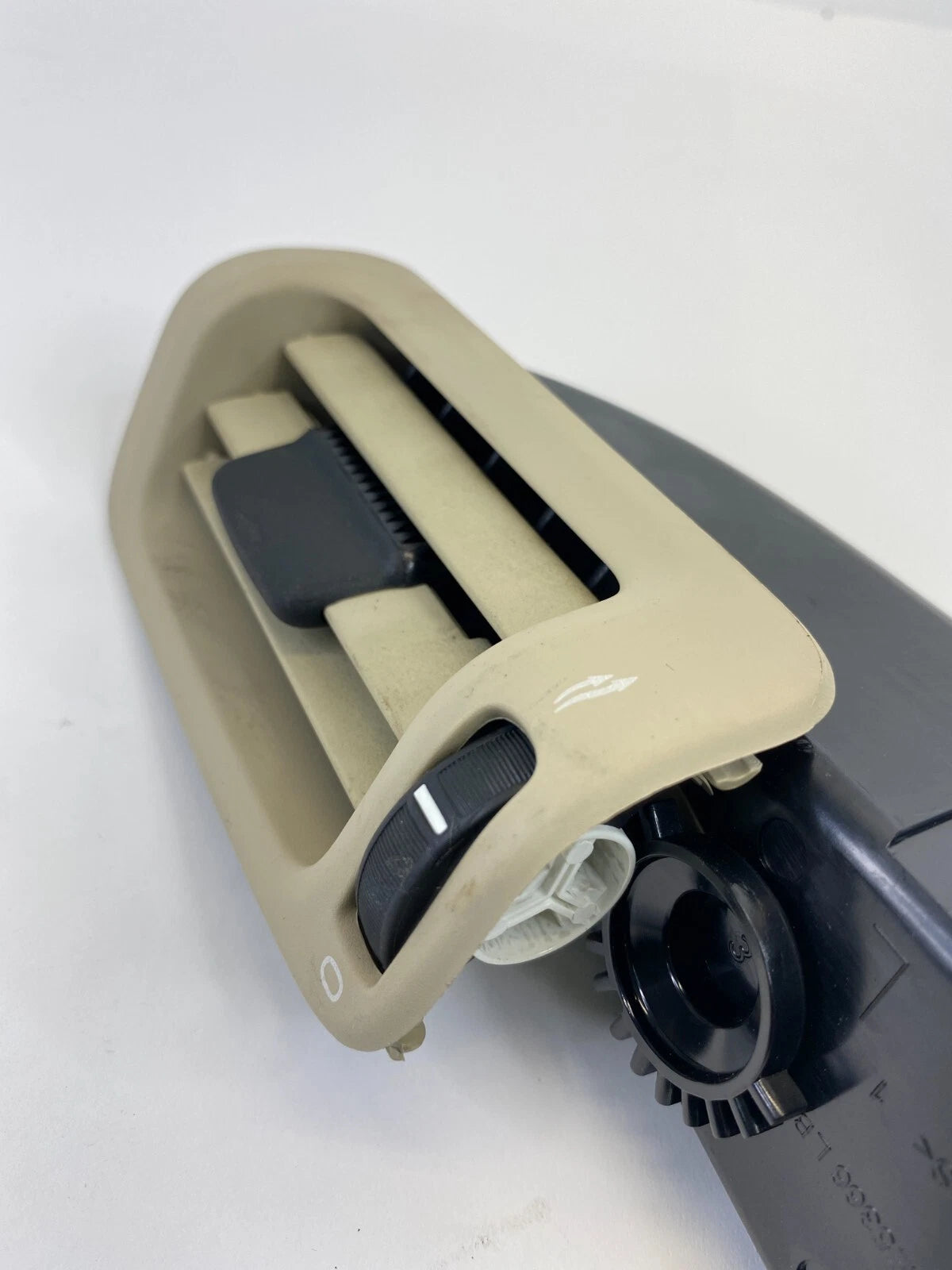 08-16 VOLVO XC70 B PILLAR LEFT SIDE A/C HEATER AIR VENT DUCT GRILLE 06E5365