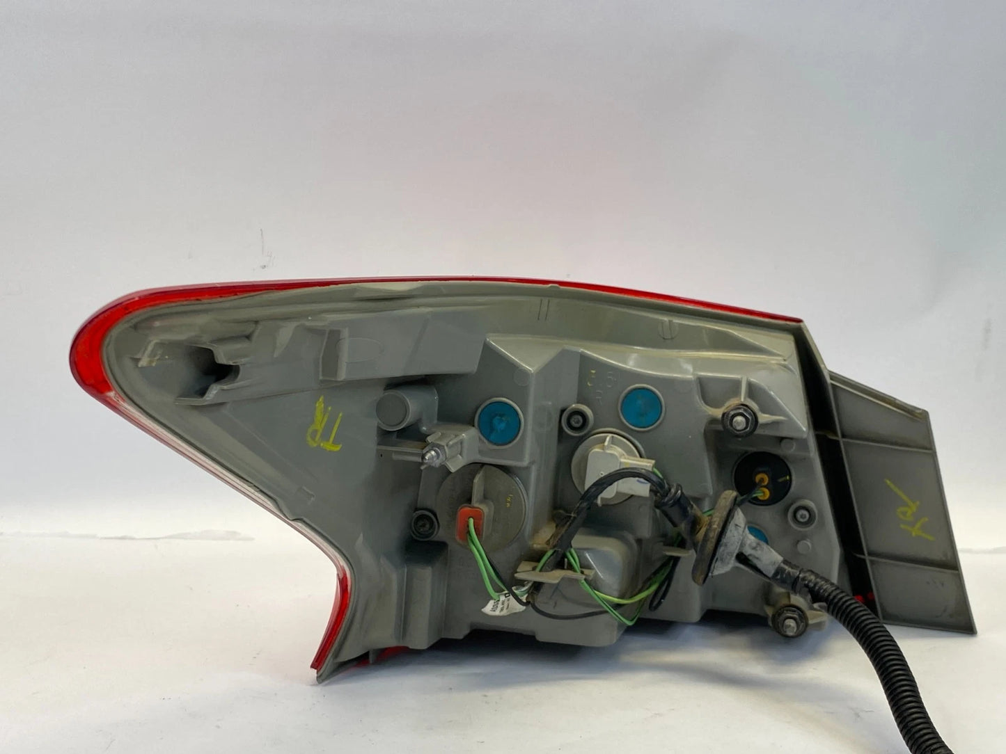 2013-2015 NISSAN SENTRA RIGHT PASSENGER OUTER TAILLIGHT TAIL LAMP OEM