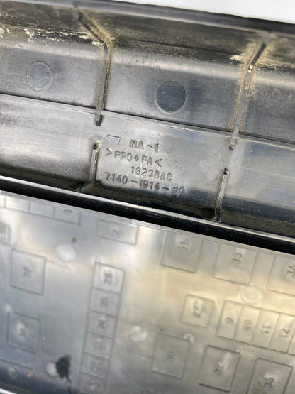 2005-2007 CHRYSLER 300 5.7L A/T UNDER HOOD FUSE BOX COVER LID 7140-1914-30 OEM