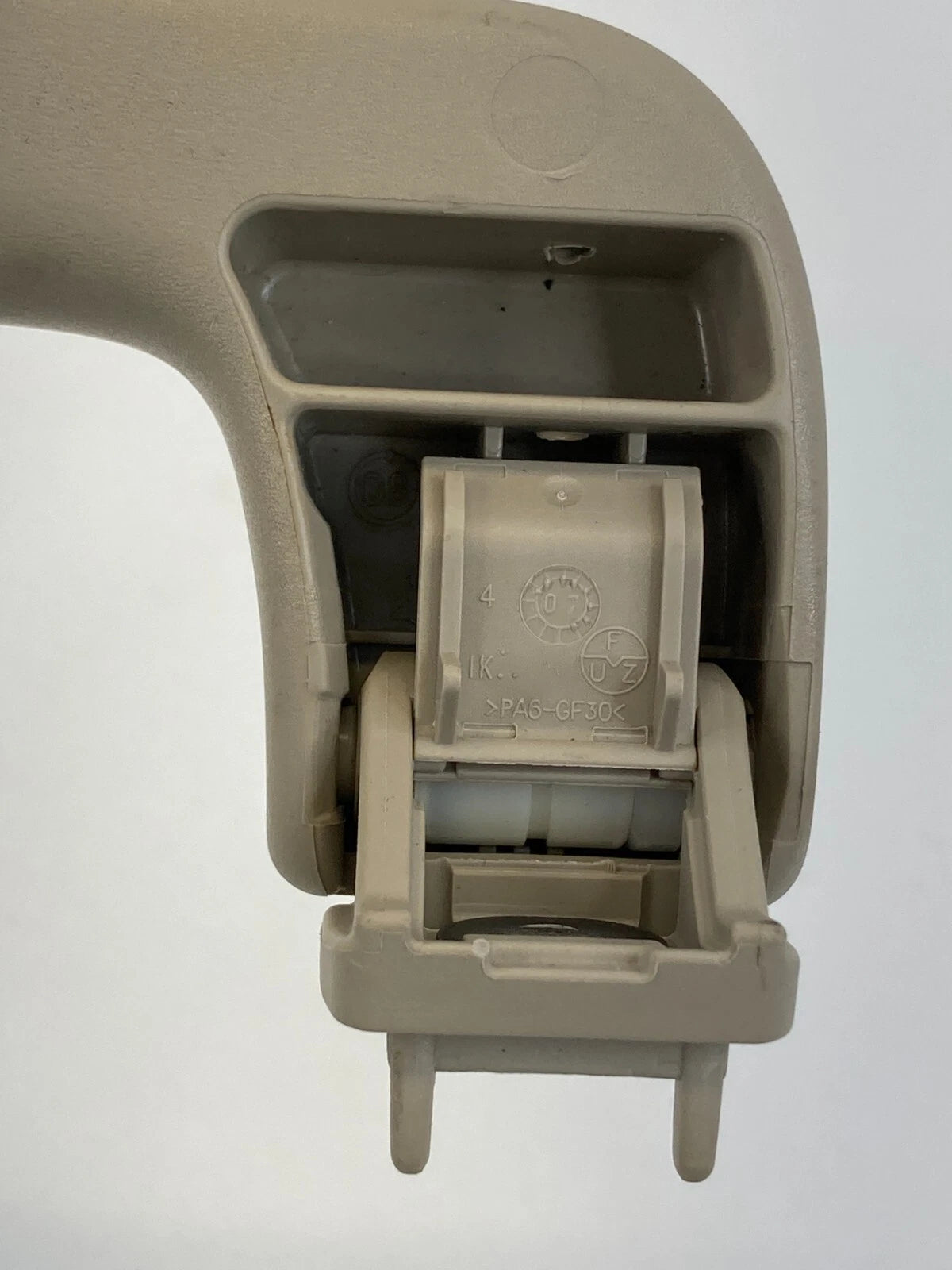 2005-2008 AUDI A6 FRONT RIGHT ROOF INNER GRAB GRIP ASSIST HANDLE 8P0-857-607 OEM