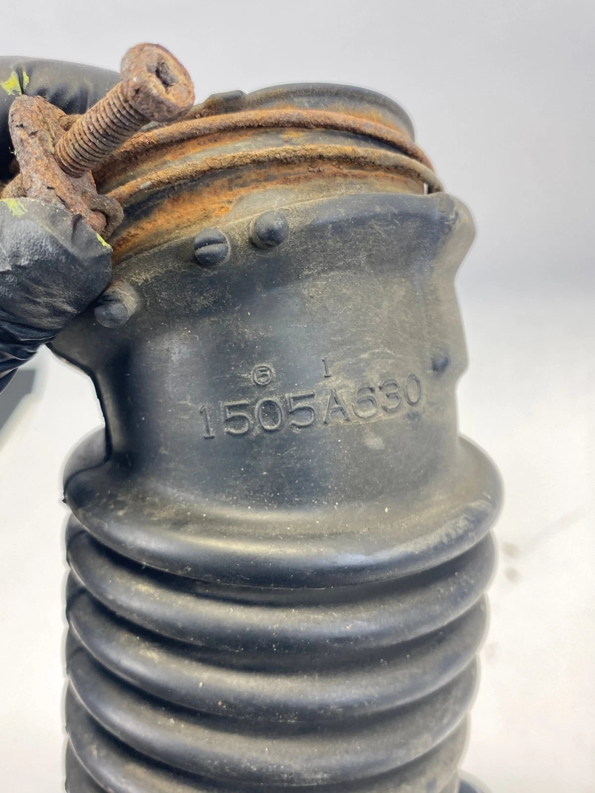 2008-2013 MITSUBISHI OUTLANDER AIR CLEANER RESONATOR HOSE DUCT PIPE 1505A630