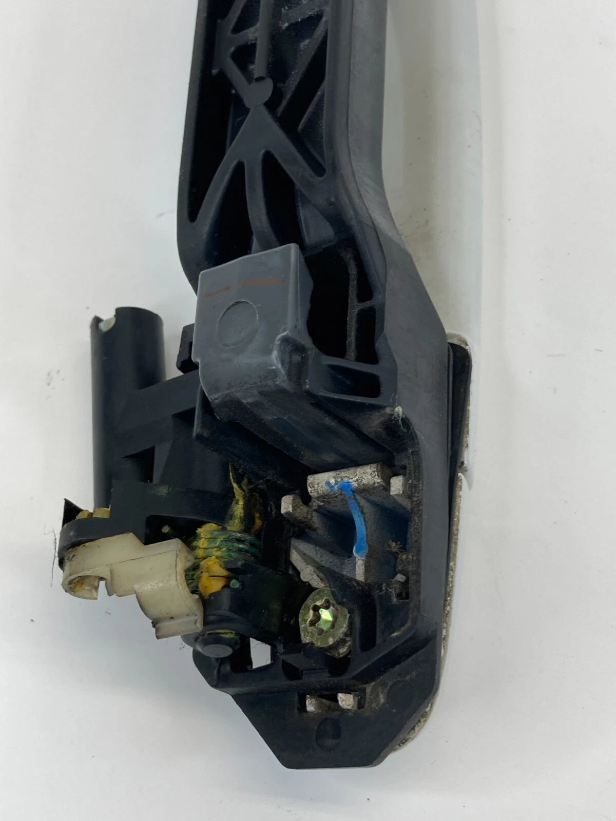 2001-2005 TOYOTA RAV4 2001-2007 HIGHLANDER REAR LEFT LH OUTSIDE DOOR HANDLE OEM