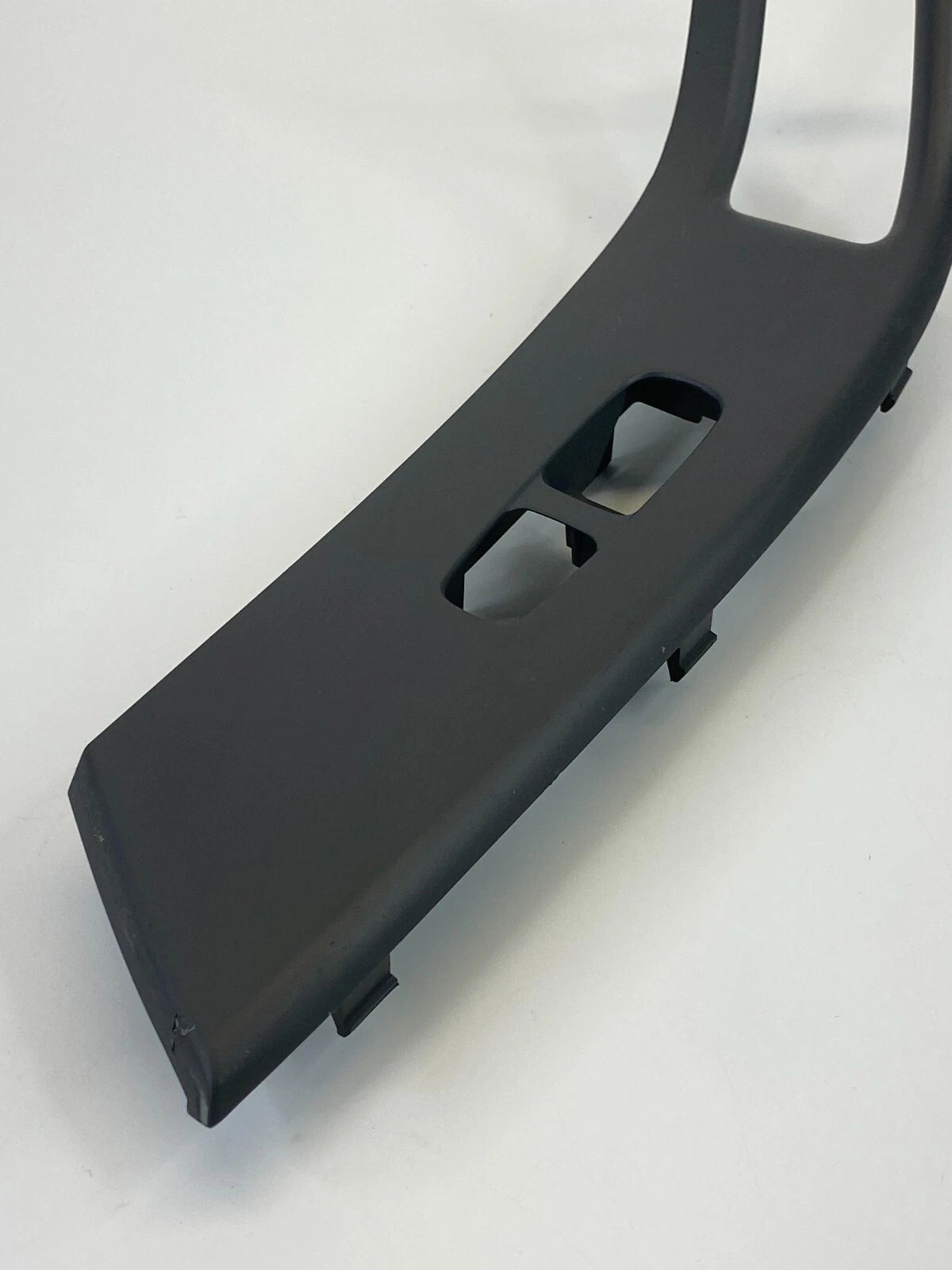 11-13 HYUNDAI ELANTRA SEDAN FRONT RIGHT WINDOW SWITCH BEZEL TRIM 201007544 OEM