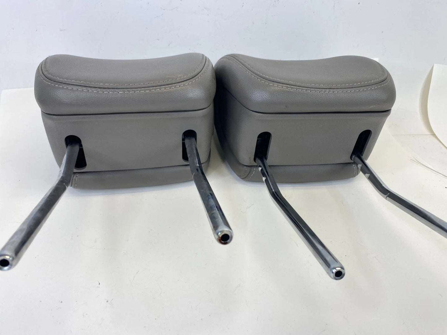 2013-2016 HYUNDAI SANTA FE FRONT LEFT & RIGHT SEAT HEADREST PAIR SET OF 2 OEM