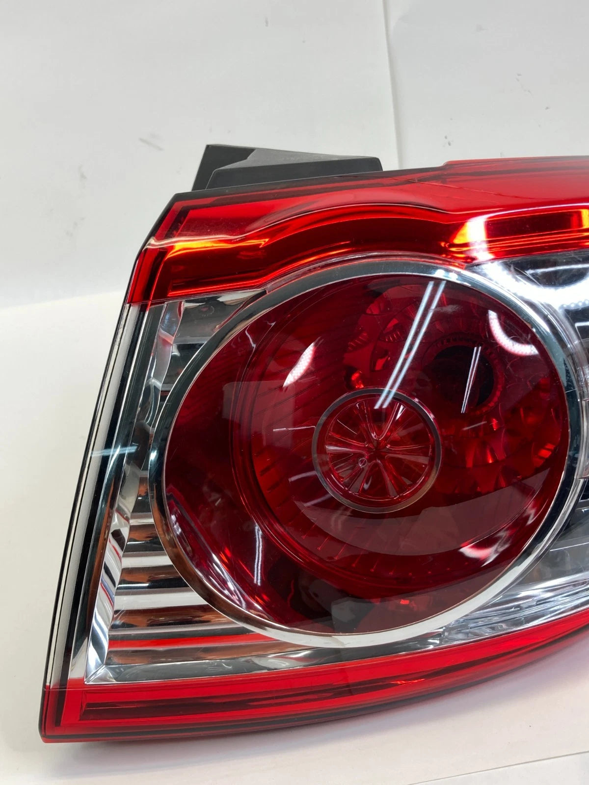 2010-2012 Hyundai Santa Fe Right Passenger Outer Tail Light Taillight 92402-0W5