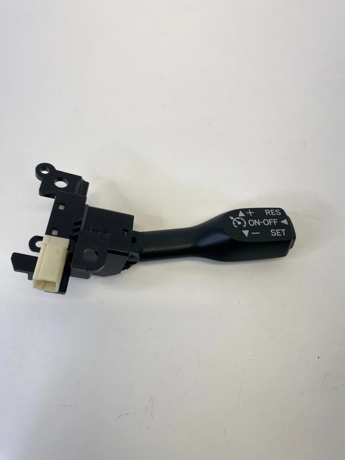 04-13 TOYOTA SIENNA STEERING WHEEL SET/RESUME CRUISE CONTROL SWITCH 18A227 OEM