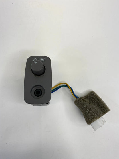 01-06 TOYOTA SEQUOIA CENTER CONSOLE LEFT OR RIGHT HEADPHONE VOLUME AUX PLUG IN