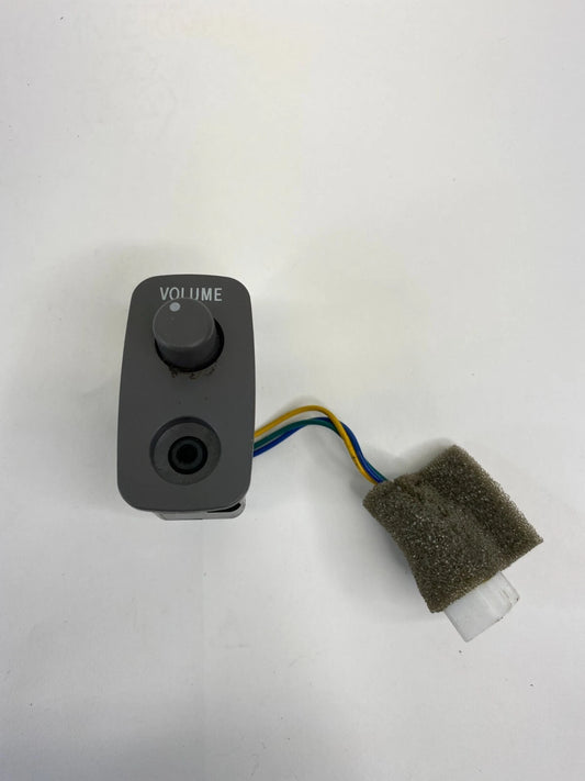 01-06 TOYOTA SEQUOIA CENTER CONSOLE LEFT OR RIGHT HEADPHONE VOLUME AUX PLUG IN
