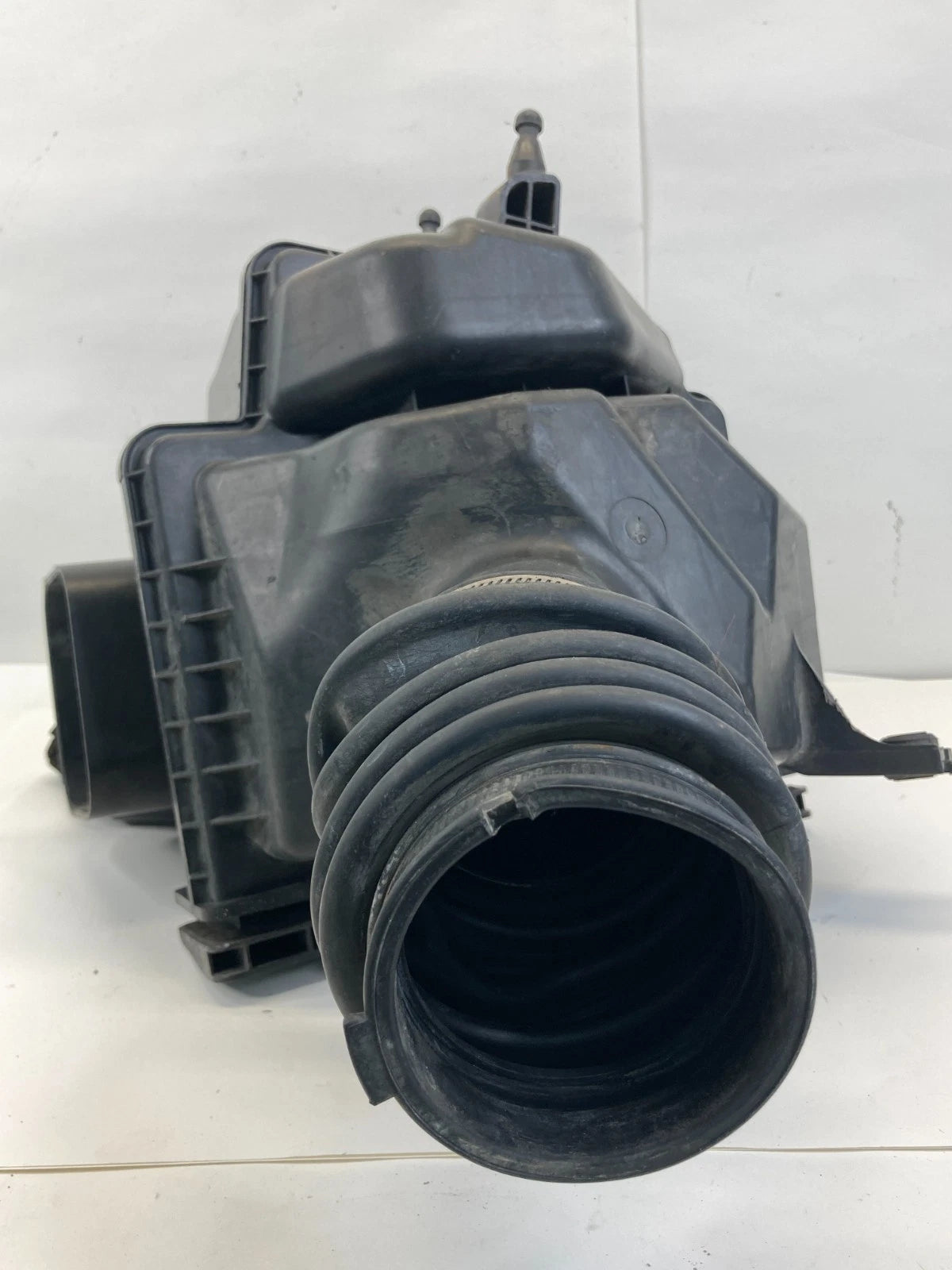 2006 2007 2008 INFINITI M35 AIR INTAKE HOUSING FILTER BOX W/ HOSE TUBE OEM