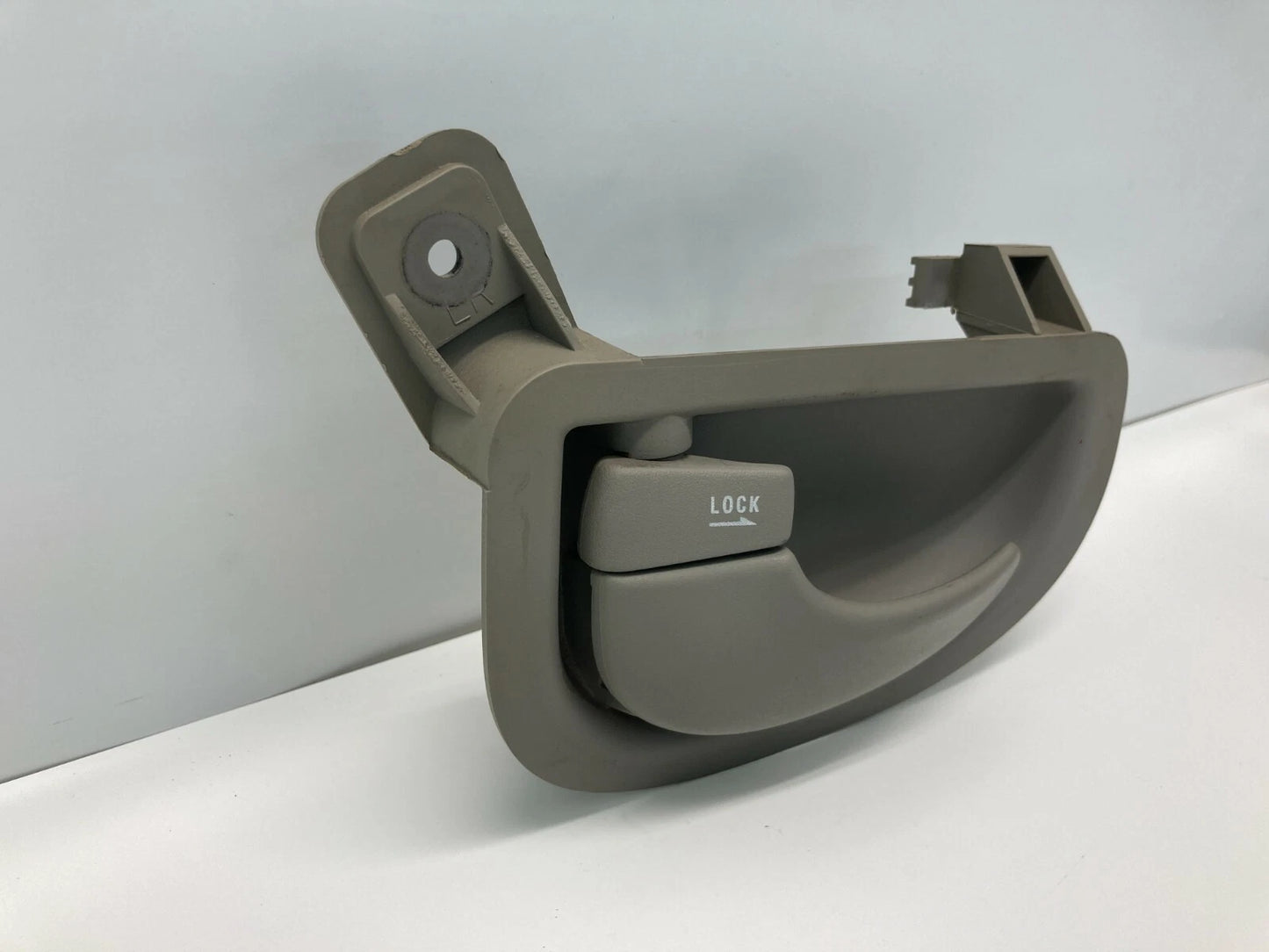1999-2004 OLDSMOBILE ALERO REAR LEFT SIDE INTERIOR INNER DOOR HANDLE 22641925