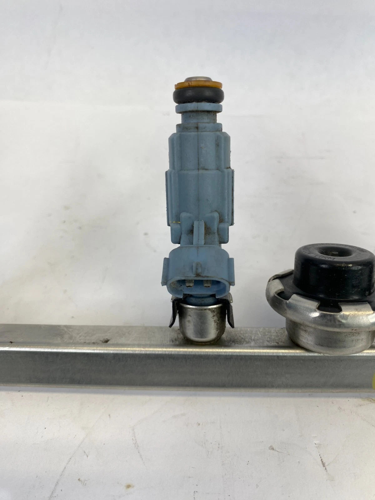 2011-2015 HYUNDAI SONATA HYBRID 2010-2012 SANTA FE 2.4L FUEL INJECTOR RAIL OEM