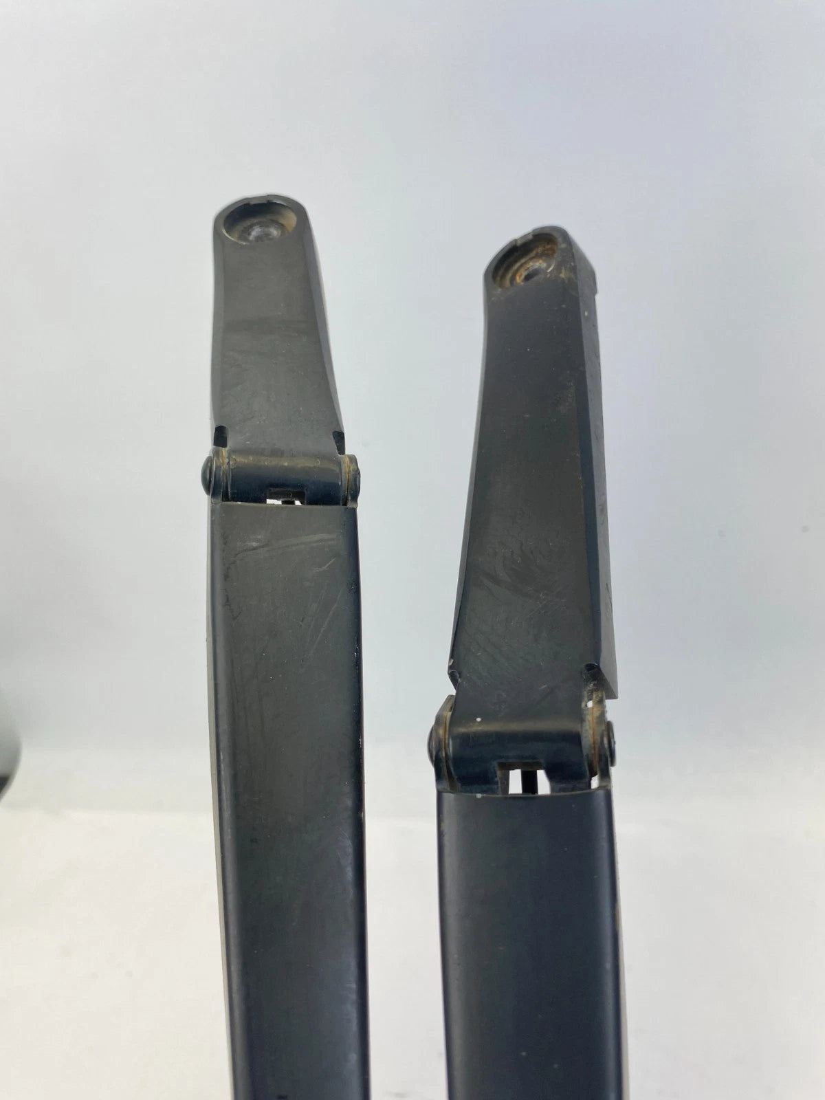 2009-2012 VOLKSWAGEN CC FRONT WINDSHIELD WIPER ARM LEFT RIGHT SET PAIR OEM
