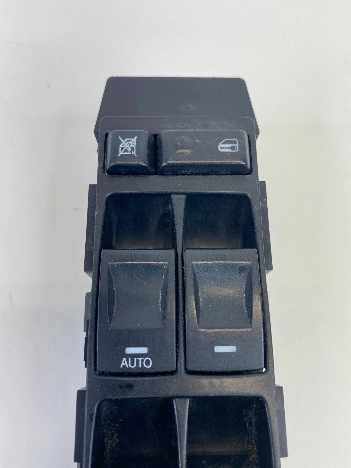 2006-2010 CHRYSLER 300 FRONT LEFT MASTER POWER WINDOW LOCK SWITCH OEM 04602785AA