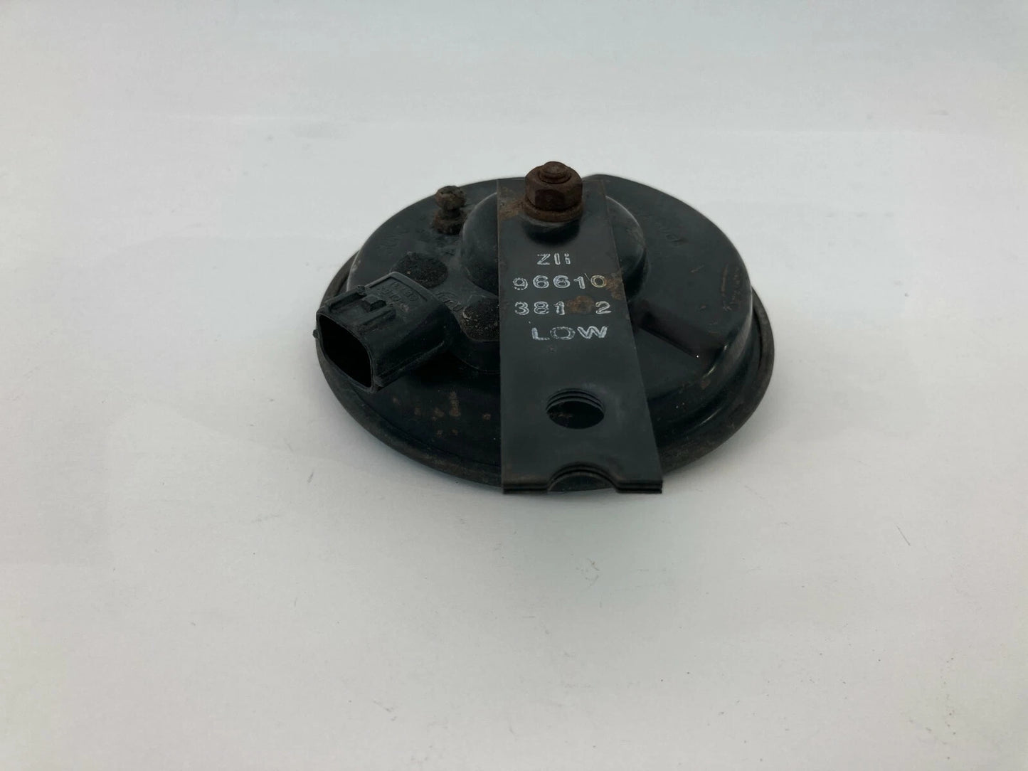 2002-2005 HYUNDAI SONATA BASE 2.4 LOW TONE PITCH HORN SIGNAL 96610-38102 OEM
