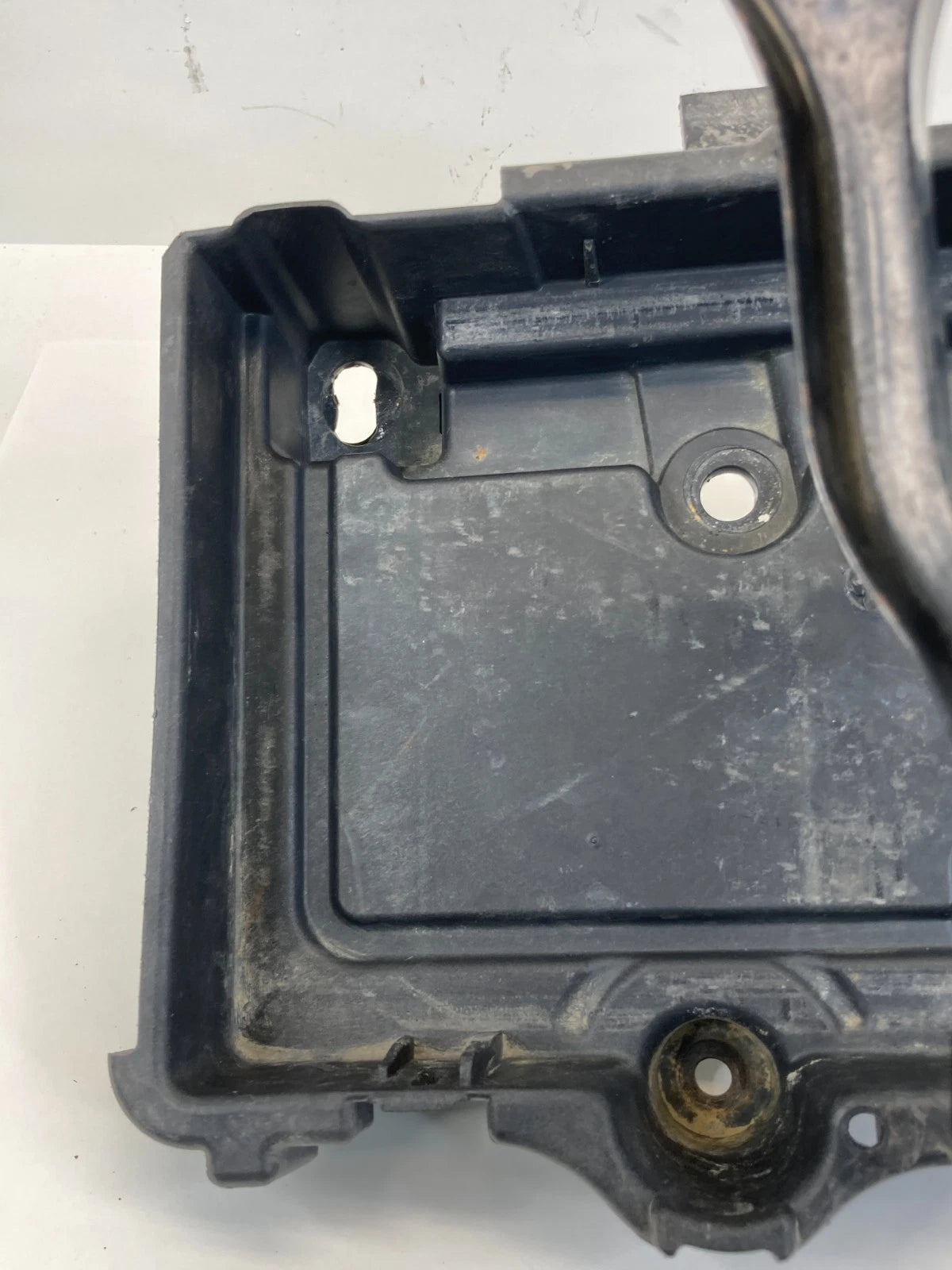 13-19 FORD INTERCEPTOR UTILITY BATTERY HOLDER HOLD DOWN TRAY SUPPORT AG13-10723