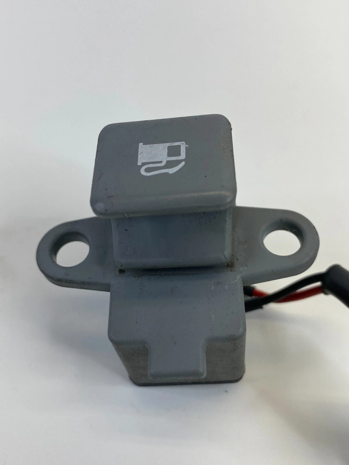 2009-2011 KIA BORREGO FUEL DOOR RELEASE BUTTON SWITCH OEM 93590-2J000