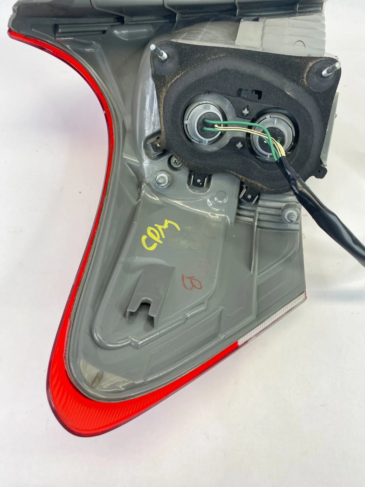 2009-2012 TOYOTA VENZA REAR RIGHT PASSENGER OUTER TAILLIGHT TAIL LIGHT LAMP OEM