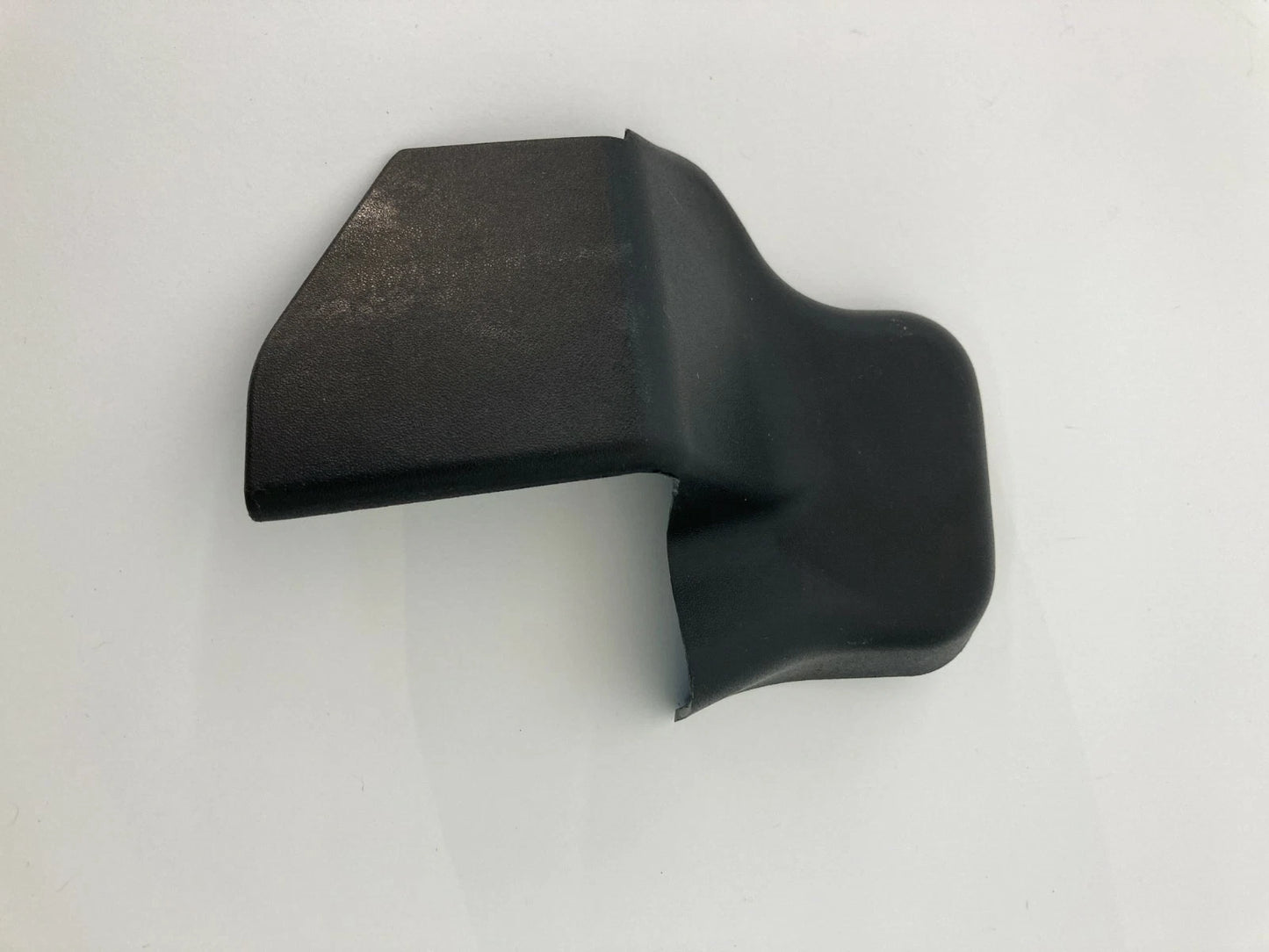 02-07 SUBARU IMPREZA OUTBACK RIGHT SIDE SEAT RAIL TRACK BOLT COVER 64115FE220