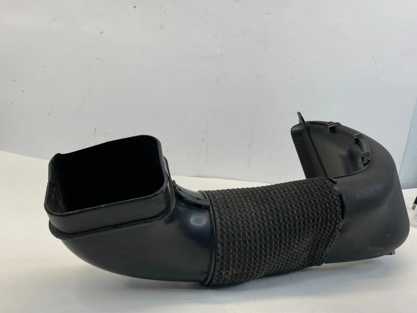 2009 2010 JAGUAR XF 4.2L V8 AIR INTAKE DUCT HOSE PIPE TUBE 8X23-9A673-AB OEM