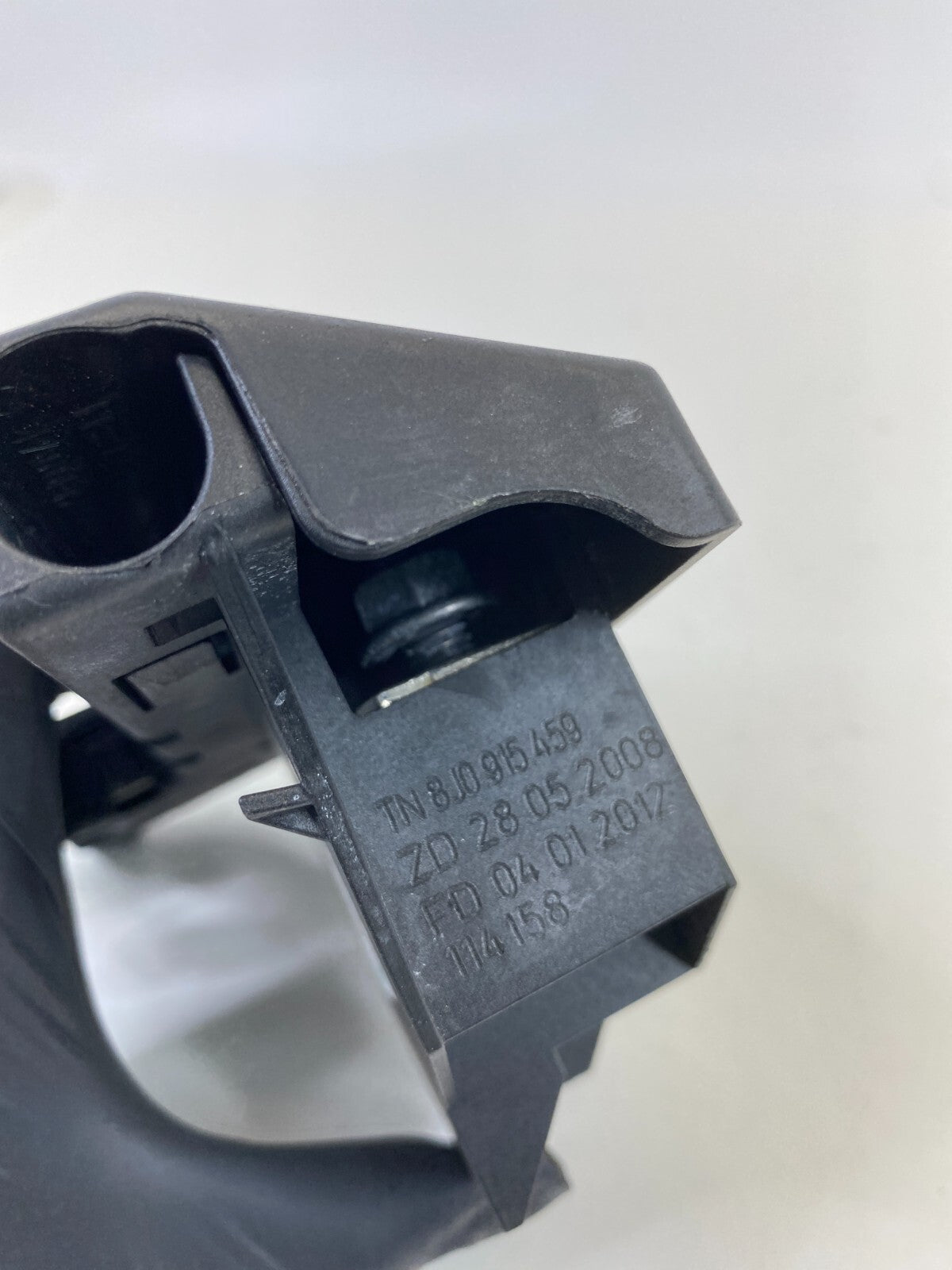 09-16 Audi A4 Quattro 2.0L 16V Positive Battery Terminal Connector 8J0-915-459