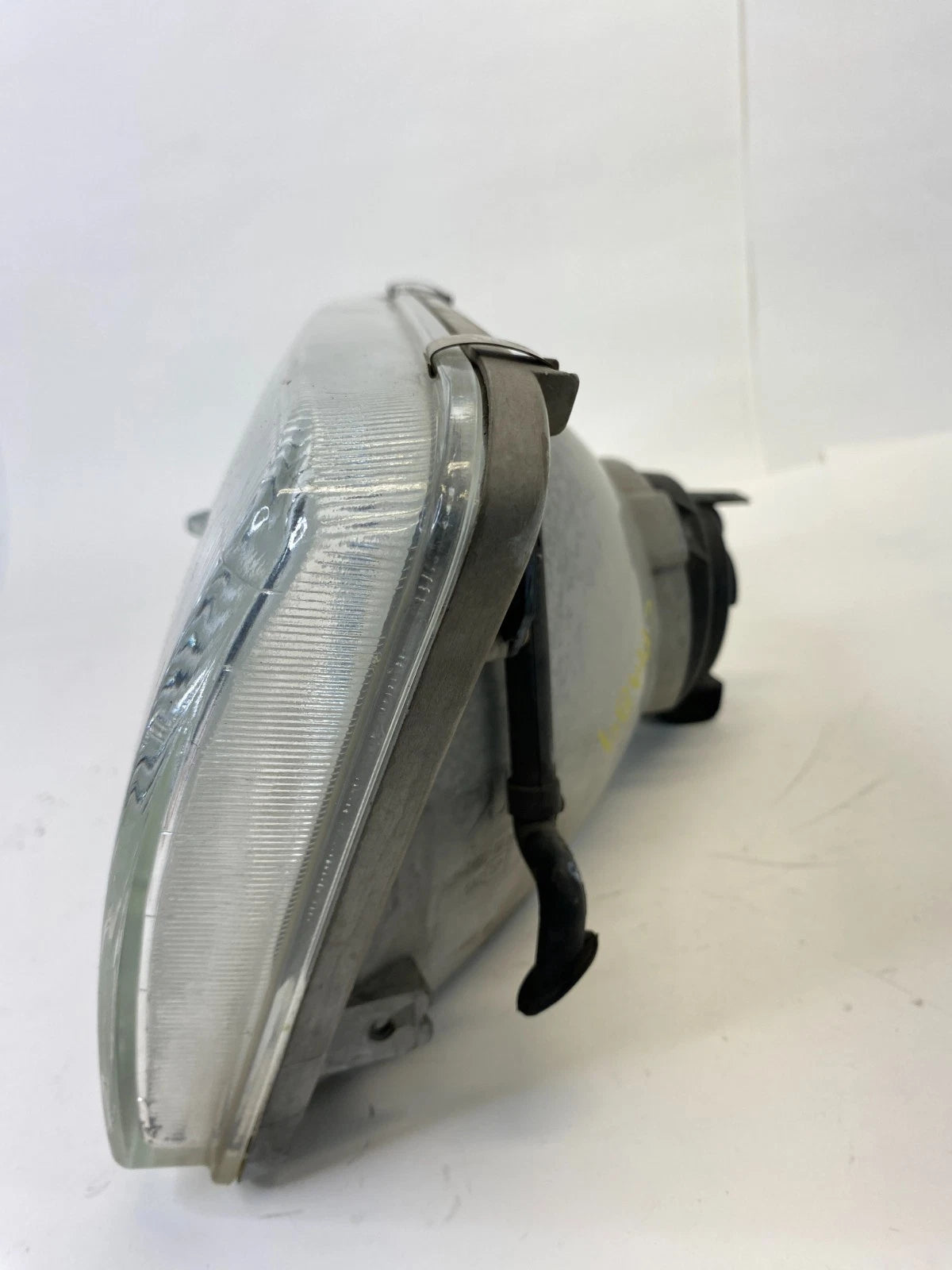 96-98 TOYOTA 4RUNNER FRONT RIGHT PASSENGER SIDE HEADLIGHT HEAD LAMP 99226-80009